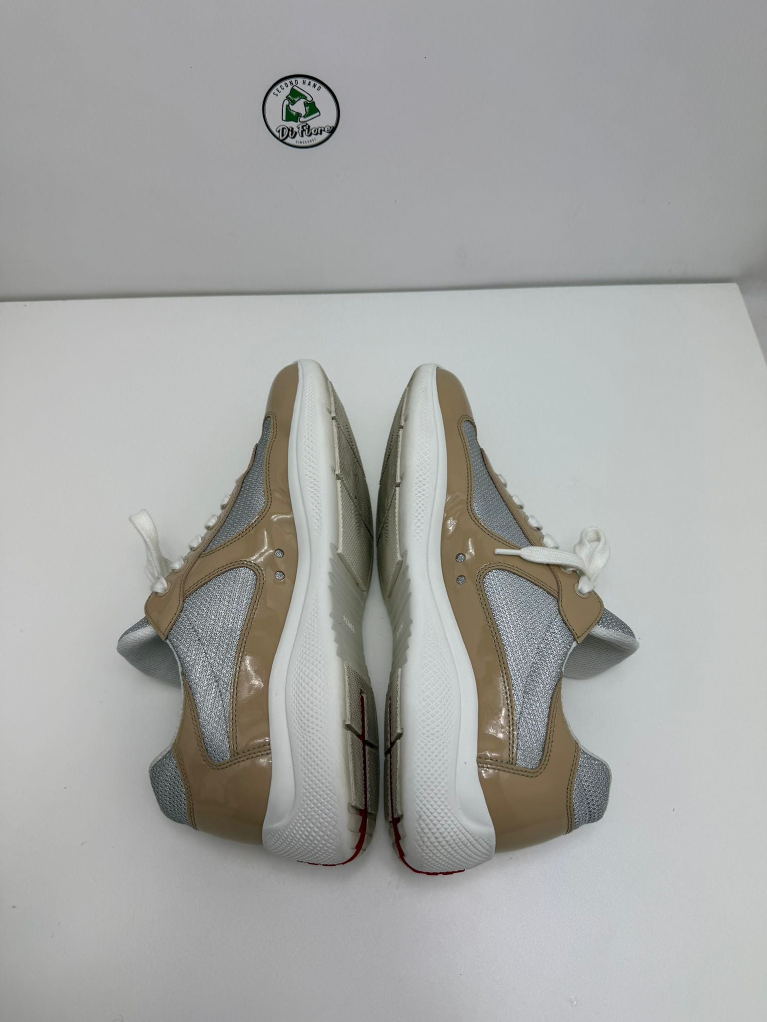 Prada Size 8.5=42.5 beige e grigie