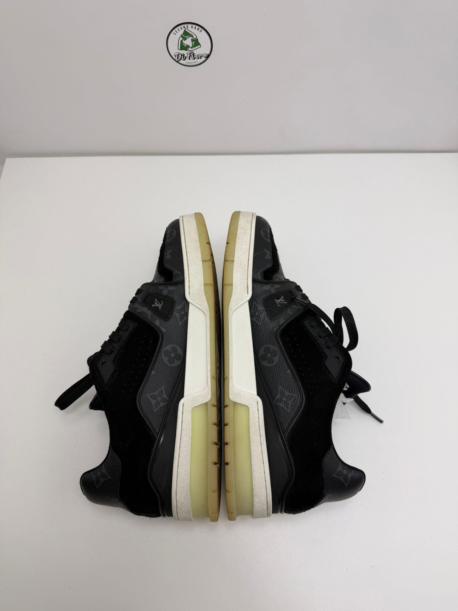 Louis Vuitton trainer 8=42 veste 43 grigia e nera