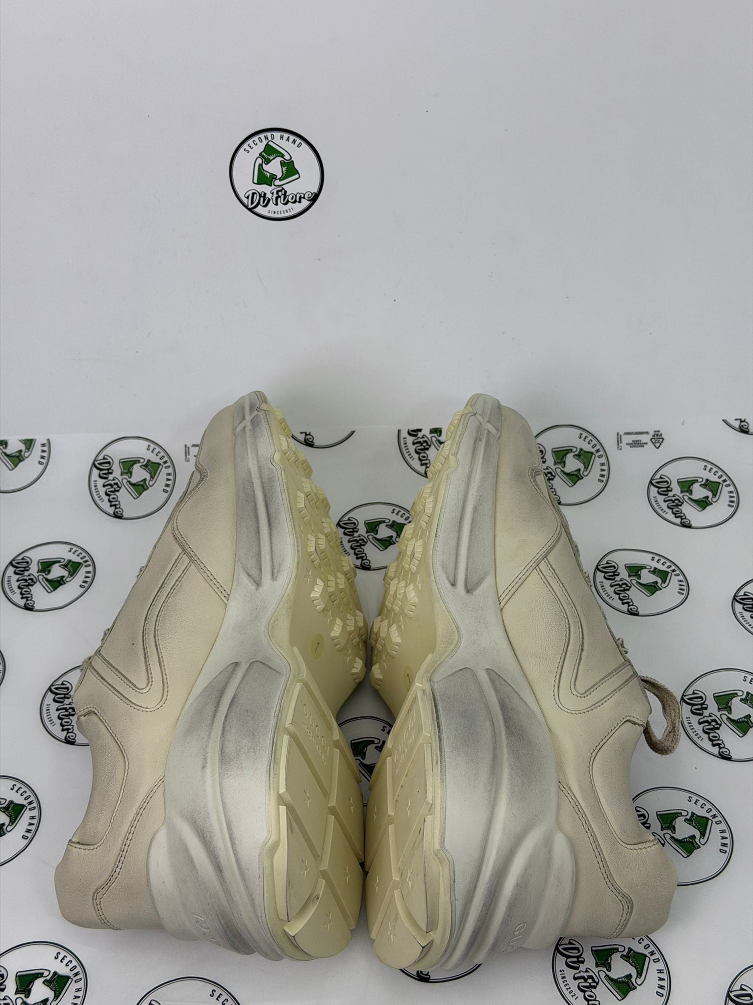 Gucci Size 7=41 beige e nere