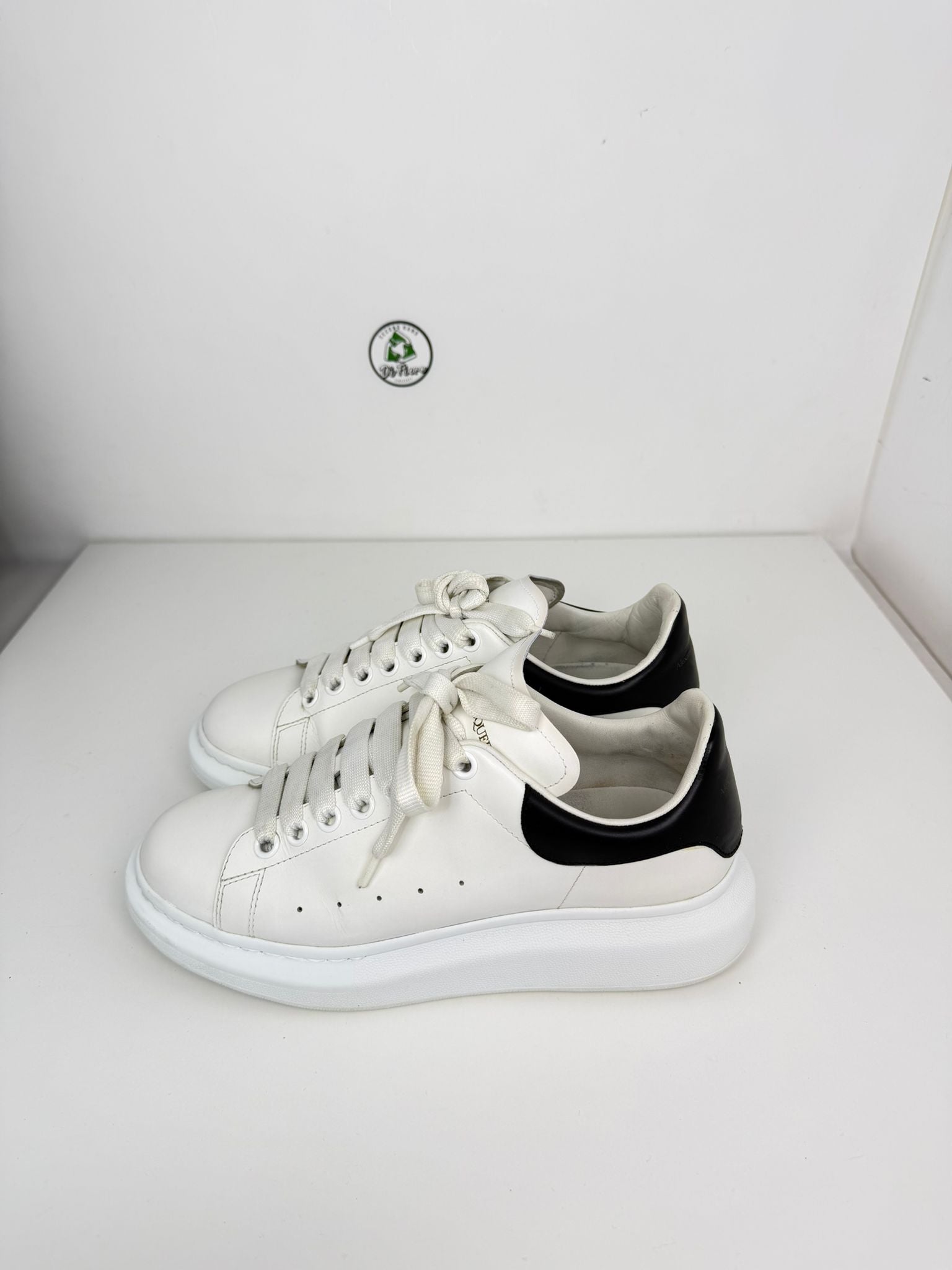 Alexander McQueen 40 nera e bianca