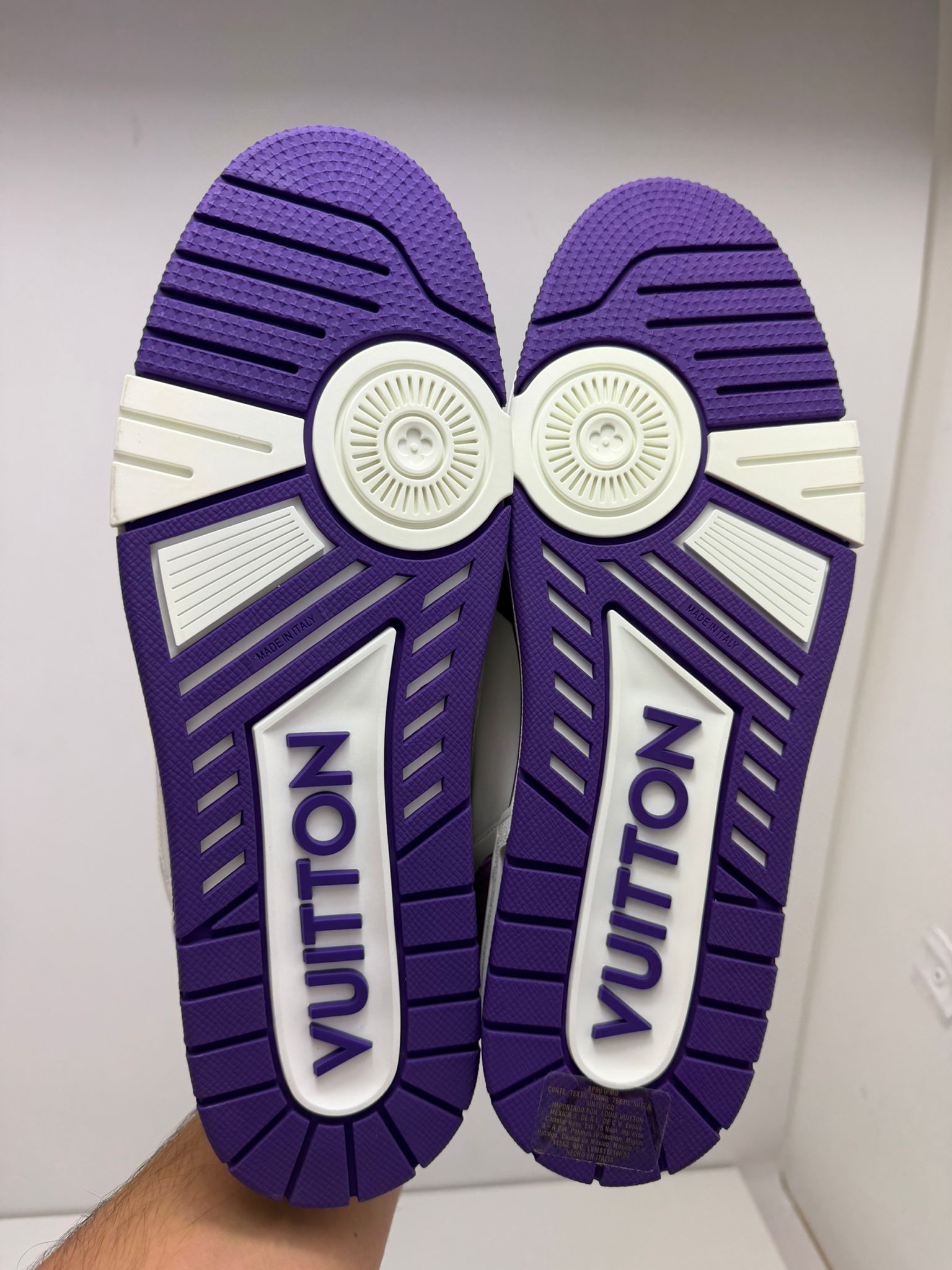 Louis Vuitton trainer 10.5=44.5 veste 45.5 bianche e viola