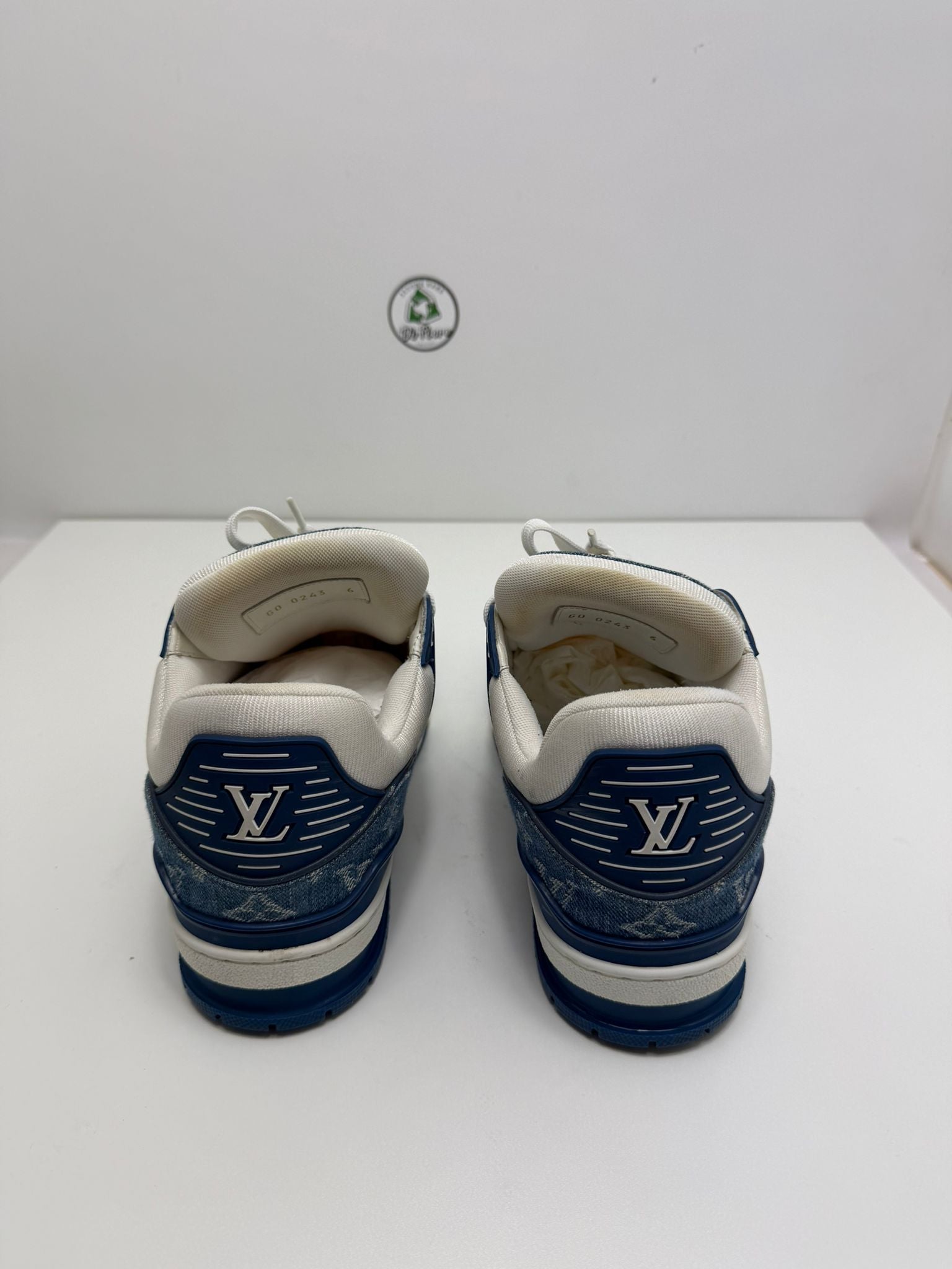 Louis Vuitton trainer 6.5=40 veste 41 bianca e blu