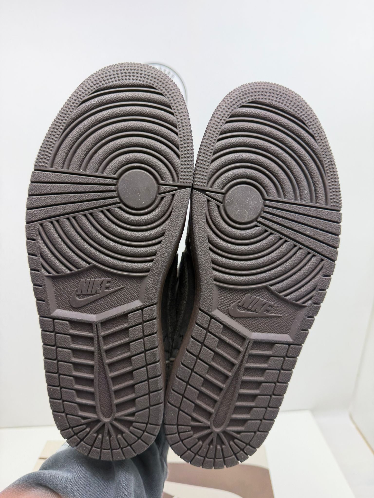 Travis scott Size 41 marroni