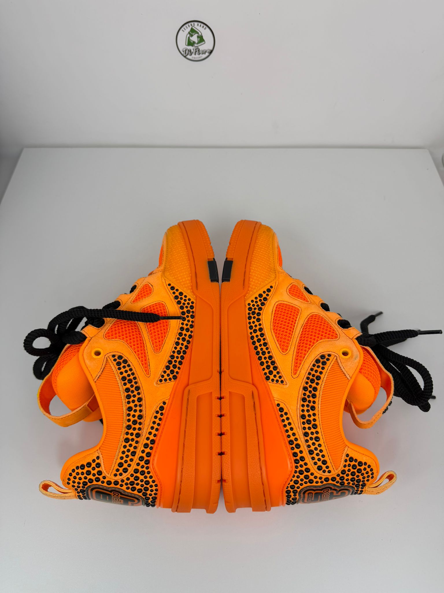 Louis Vuitton skate arancione 7=41 veste 42